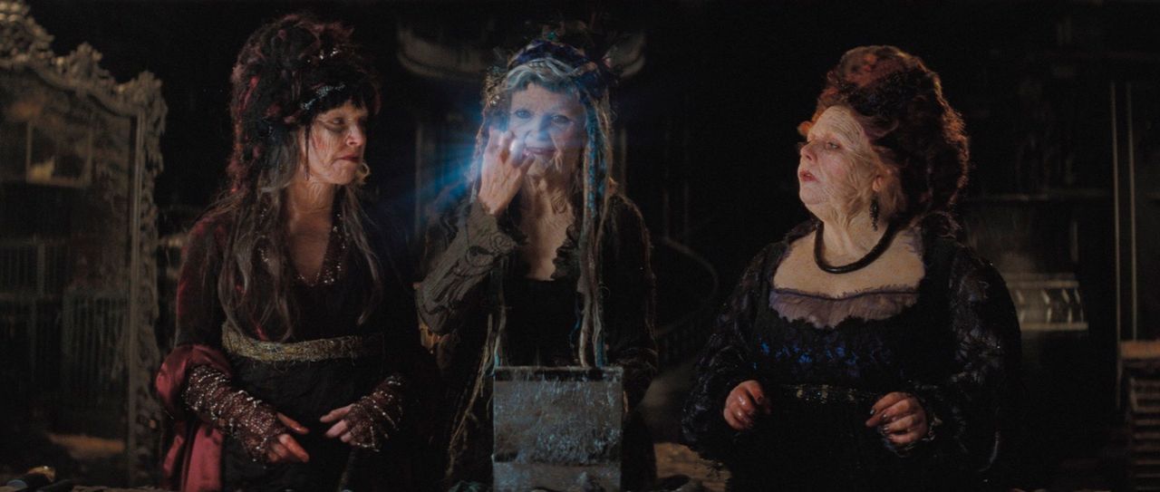 Die Hexe Lamia (Michelle Pfeiffer, M.) und ihre beiden Schwestern Empusa (Sarah Alexander, l.) und Mormo (Joanna Scanlan, r.) sind ebenfalls hinter... - Bildquelle: 2006 Paramount Pictures. All Rights Reserved.