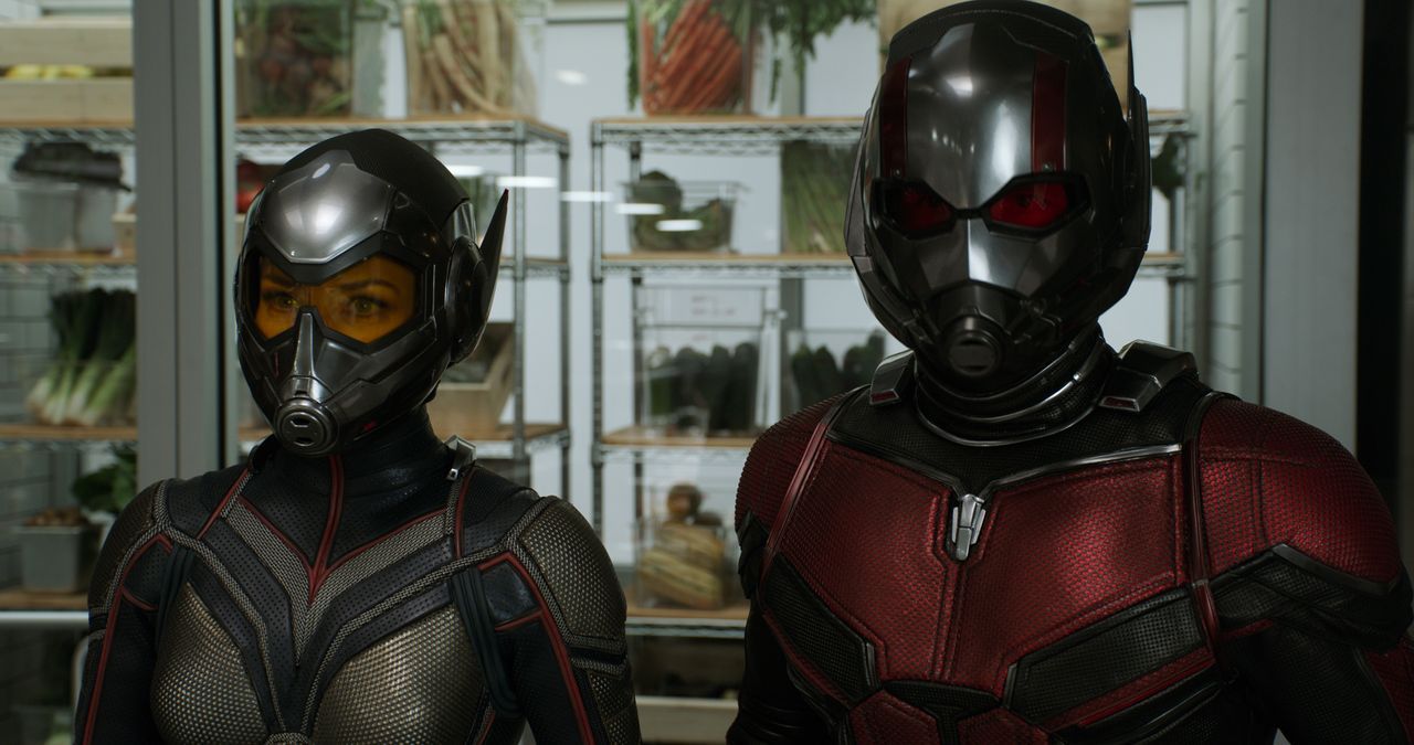Wasp (Evangeline Lilly, l.); Ant-Man (Paul Rudd, r.) - Bildquelle: 2018 MARVEL