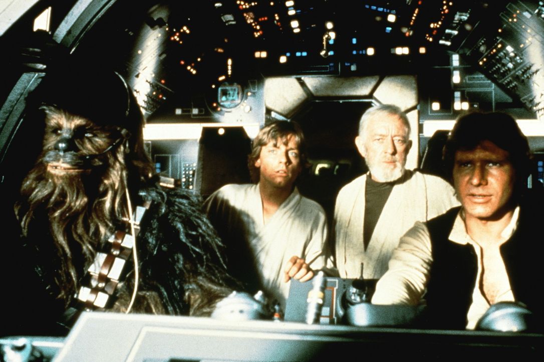 Gigantische Aufgabe: Chewbacca (Peter Mayhew, l.), Luke (Mark Hamill, M.l.), Obi-Wan (Alec Guinness, M.r.) und Han Solo (Harrison Ford, r.) versuche... - Bildquelle: Lucasfilm LTD. & TM. All Rights Reserved.
