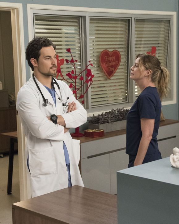Dr. Andrew DeLuca (Giacomo Gianniotti, l.); Dr. Meredith Grey (Ellen Pompeo, r.) - Bildquelle: Mitch Haaseth ABC Studios