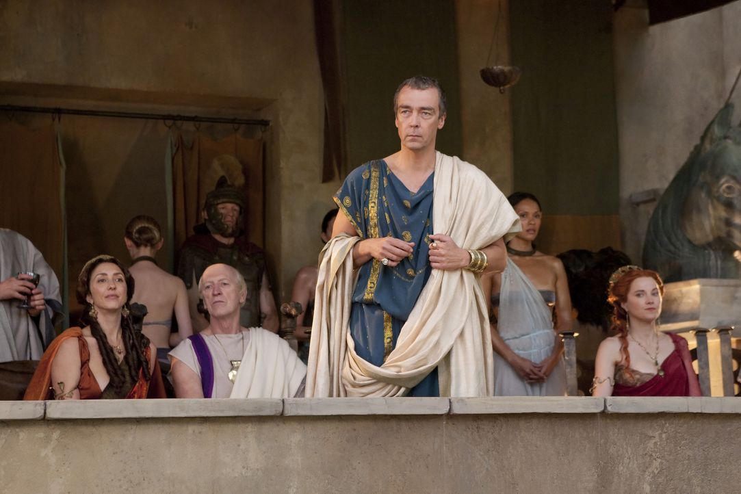 Batiatus (John Hannah) muss eine schwierige Entscheidung fällen ... - Bildquelle: 2010 Starz Entertainment, LLC