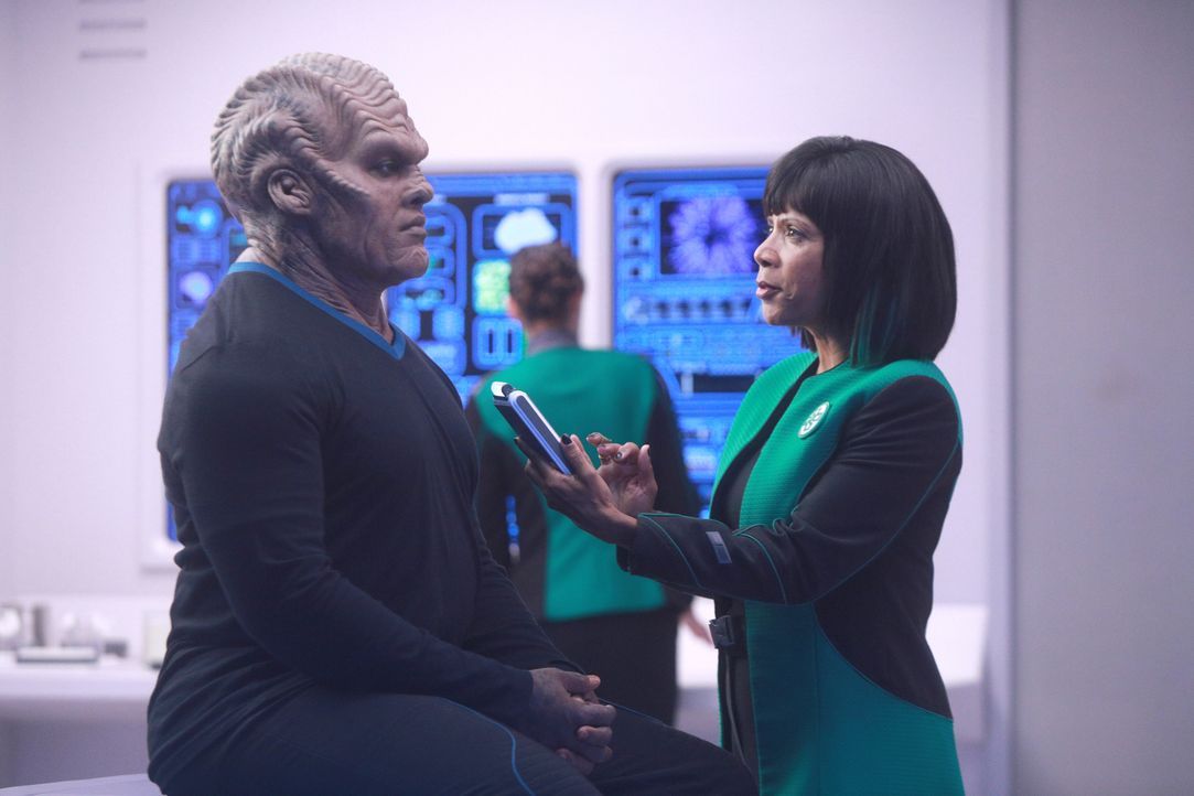 Lieutenant Commander Bortus (Peter Macon, l.); Dr. Claire Finn (Penny Johnson Jerald, r.) - Bildquelle: 2019 Twentieth Century Fox Film Corporation. All rights reserved.