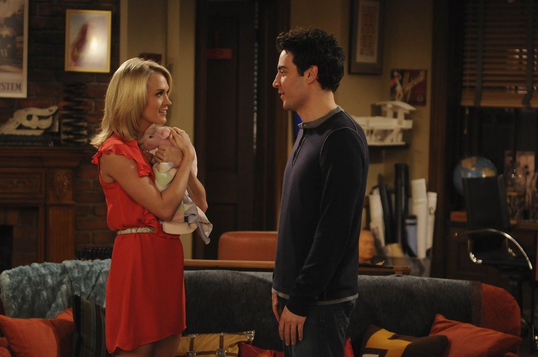 Am Haken: Ted (Josh Radnor, r.) steht total auf Tiffany (Carrie Underwood, l.) und würde alles für sie tun. Tiffany interessiert sich jedoch nicht... - Bildquelle: 20th Century Fox International Television