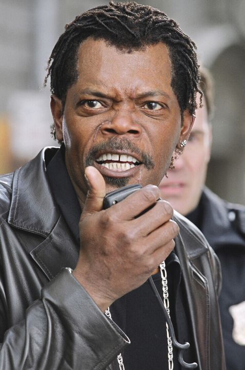 Undercover-Cop Derrick Vann (Samuel L. Jackson) ist ein griesgrämiger Zeitgenosse, der mit einem aufgemotzten Cadillac durch die Gegend kurvt. Als... - Bildquelle: 2005 Warner Brothers