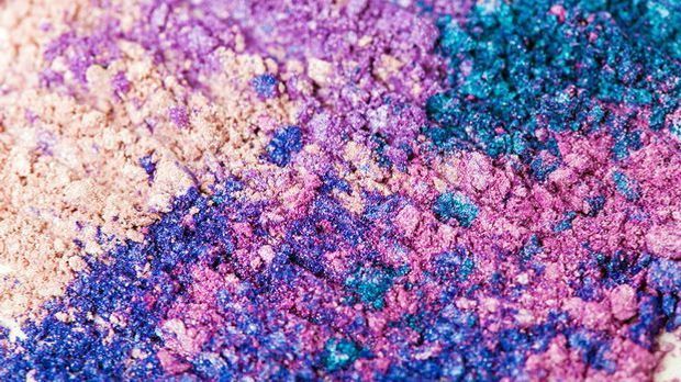 Ob in Make-up oder Pflegeprodukten – Glitzer-Pigmente sind (leider) in unsere...
