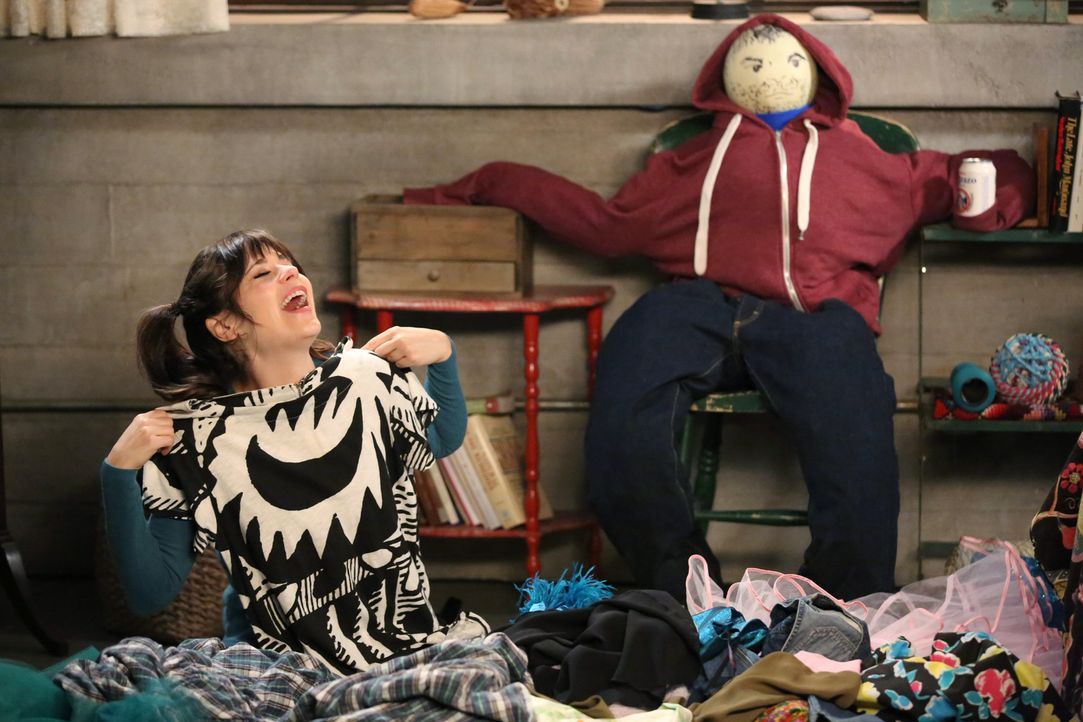 Während die Jungs Frauen aufreißen wollen, muss Jess (Zooey Deschanel) einen Abend alleine im Loft verbringen ... - Bildquelle: 2012 Twentieth Century Fox Film Corporation. All rights reserved.