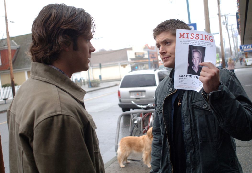 Gehen dem mysteriösen Verschwinden eines Mannes nach: Sam (Jared Padalecki, l.) und Dean Winchester (Jensen Ackles, r.) ... - Bildquelle: Warner Bros. Television