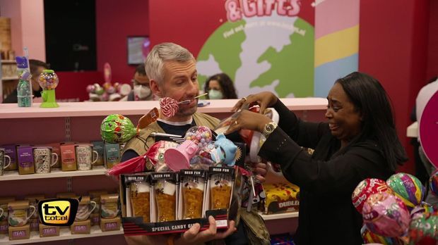 Tv Total - Tv Total - Puffi Im Zuckerrausch: Valentinstag Meets Süßigkeitenmesse