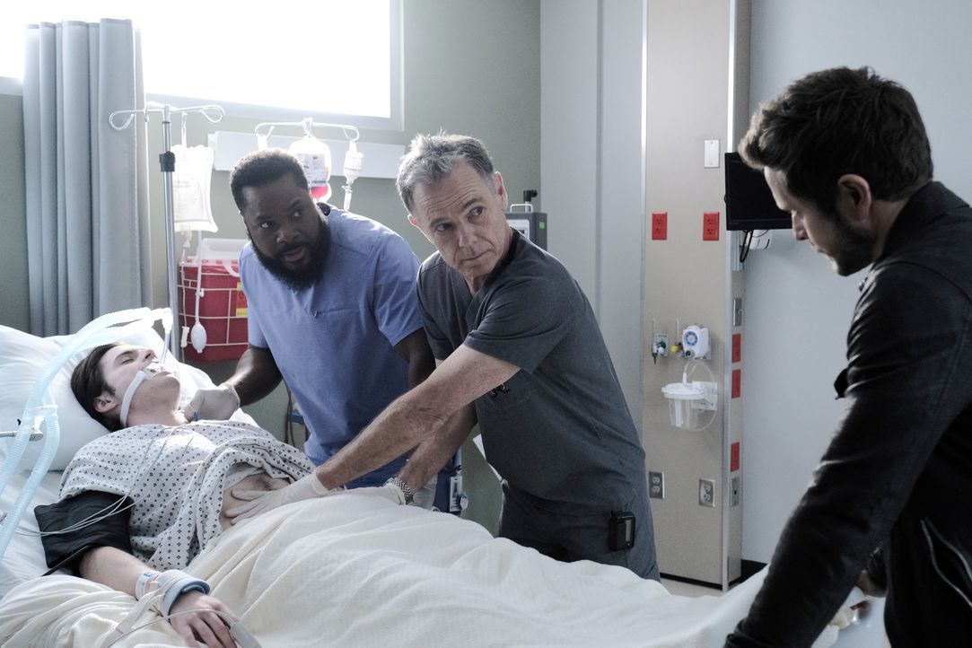 (v.l.n.r.) Dax Ramsey (Chris Mason); Dr. AJ Austin (Malcolm-Jamal Warner); Dr. Randolph Bell (Bruce Greenwood); Dr. Conrad Hawkins (Matt Czuchry) - Bildquelle: Guy D'Alema 2019-2020 Twentieth Century Fox Film Corporation.  All rights reserved. / Guy D'Alema