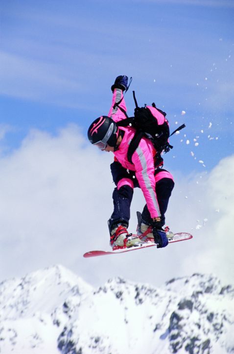 Die verschneiten Eispisten laden zum ultimativen Kick mit dem Board ein: Extrem-Snowboarderin Kittie (Jana Pallaske) ... - Bildquelle: TM & Copyright   2002 by Paramount Pictures. All Rights Reserved.