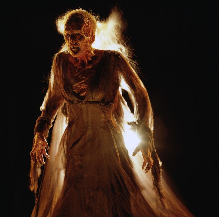 Vor 150 Jahren wurde eine alte Frau in der Kleinstadt Darkness Falls grausam gelyncht, weil man sie zu Unrecht eines Verbrechens beschuldigt hatte.... - Bildquelle: 2004 Sony Pictures Television International. All Rights Reserved.