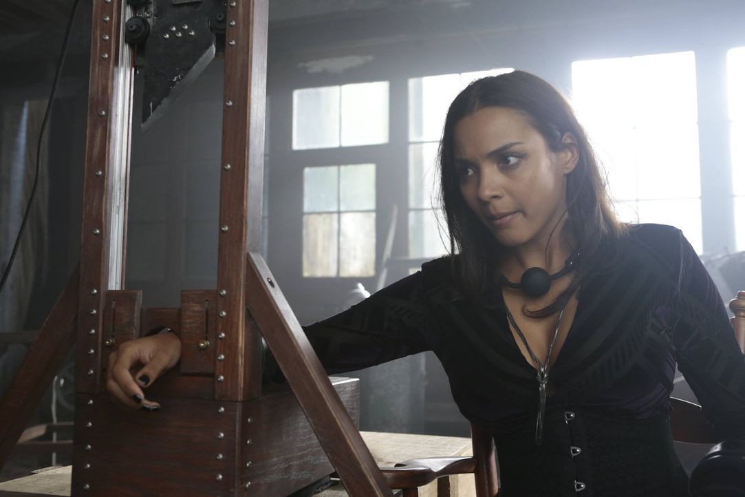 Muss die Rache von Edward Nygma spüren: Tabitha (Jessica Lucas) ... - Bildquelle: Warner Brothers