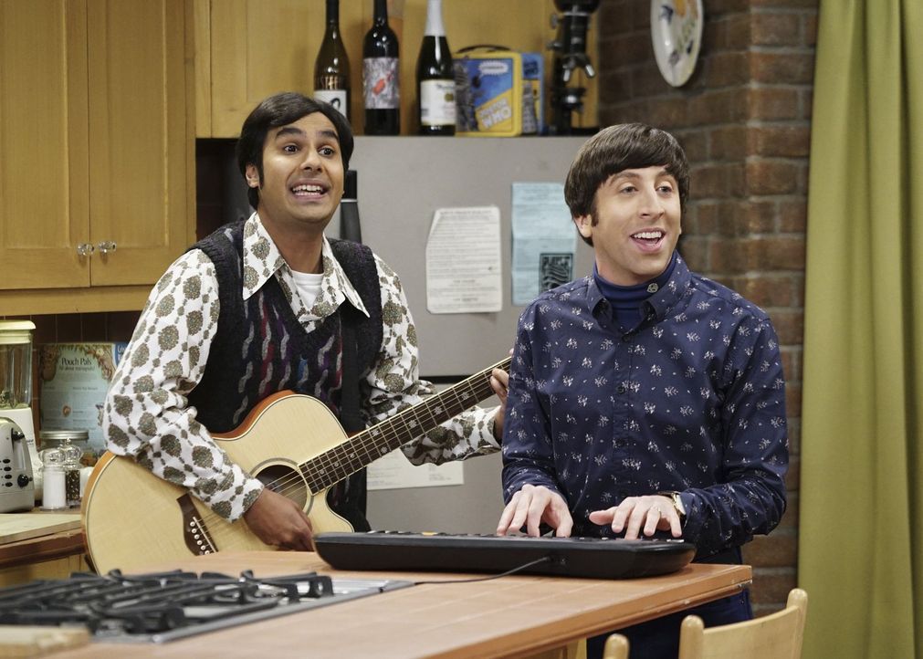 Immer für einen Spaß zu haben: Raj (Kunal Nayyar, l.) und Howard (Simon Helberg, r.) ... - Bildquelle: 2016 Warner Brothers