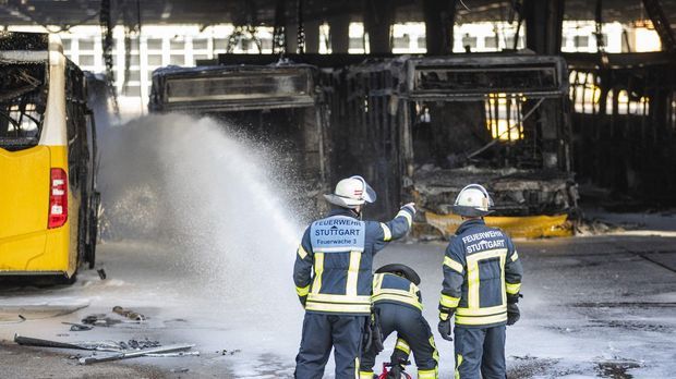 Großbrand in Stuttgart: 20 Busse komplett zerstört