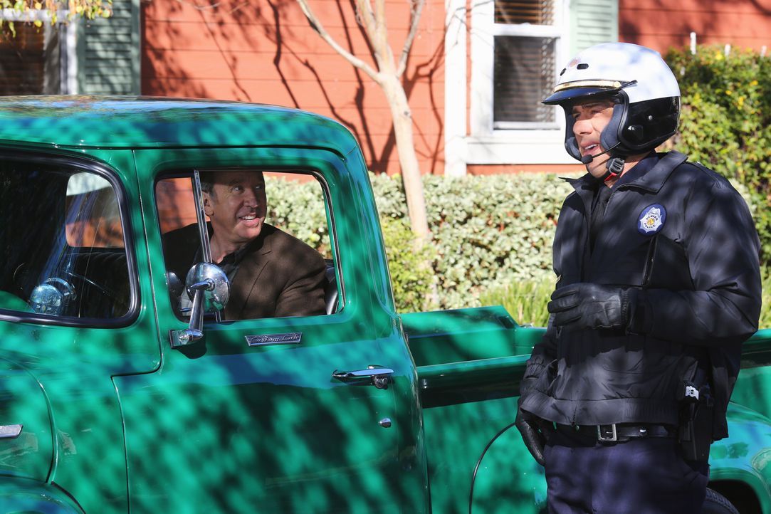 Als die Polizei in der Nachbarschaft der Baxters patrouilliert, bekommt Mike (Tim Allen, l.) natürlich gleich Probleme mit dem Polizisten (David Fig... - Bildquelle: 2014 Twentieth Century Fox Film Corporation. All rights reserved.