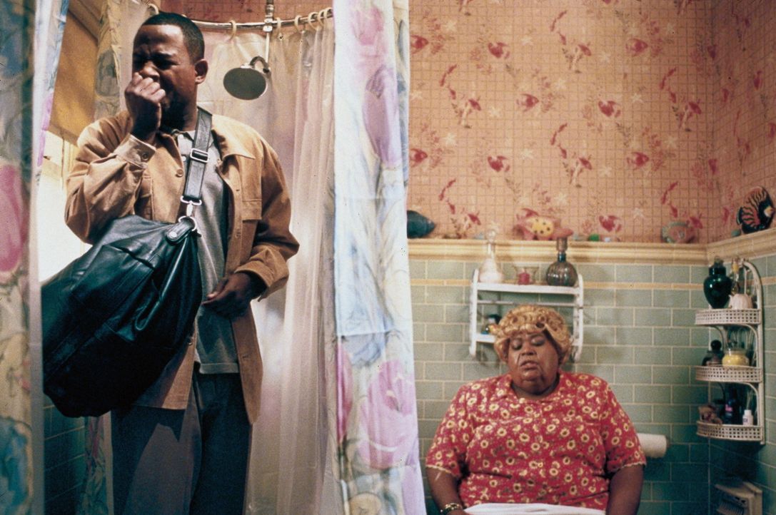 Malcolm (Martin Lawrence, l.) hat das zweifelhafte Vergnügen Big Momma (Ella Mitchell, r.) auf der Toilette anzutreffen ... - Bildquelle: 20th Century Fox
