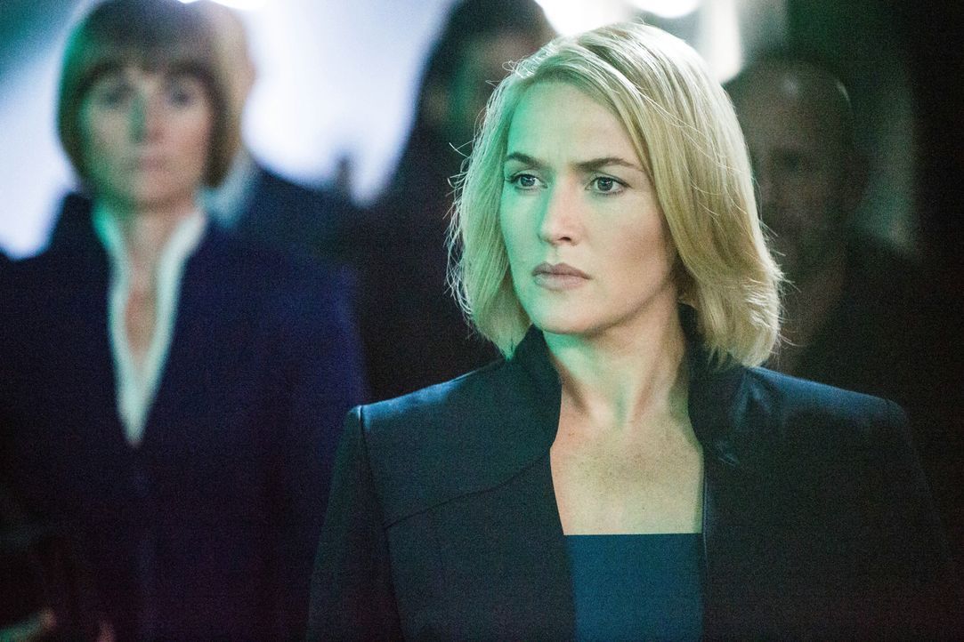 Die skrupellose Jeanine Matthews (Kate Winslet), die Anführerin der Fraktion der intelligenten Ken, macht Jagd auf die Mitglieder der anderen vier F... - Bildquelle: 2014 Concorde Filmverleih GmbH