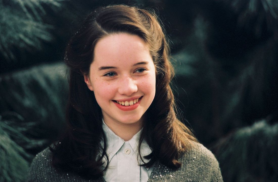 Susan Pevensie (Anna Popplewell) und ihre Geschwister stoßen mittels eines ...