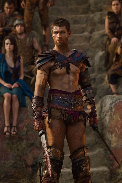 Als Naevia gegen Tiberius antritt, erhält Spartacus (Liam McIntyre) eine Botschaft von Crassus, in der dieser ihm den Vorschlag macht, 500 Gefangene... - Bildquelle: 2012 Starz Entertainment, LLC. All rights reserved.