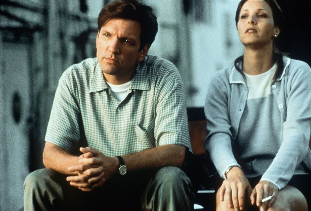 Gefangen in ihren Gefühlen: Lucia (Lisa Kudrow, r.) und Bill (Martin Donovan, l.) ... - Bildquelle: Columbia TriStar Films