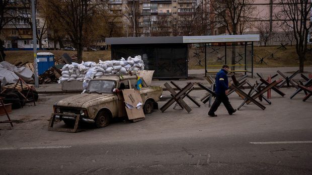 Hilferuf aus Mariupol, Vormarsch auf Kiew