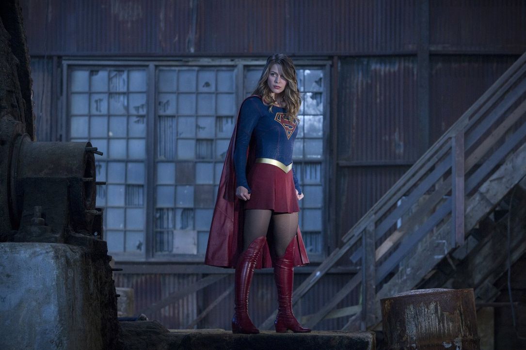 Kara alias Supergirl (Melissa Benoist) trainiert das Team Arrow, Team Flash und auch die Legends, damit sie gemeinsam gegen eine Alien Invasion kämp... - Bildquelle: 2016 Warner Bros.