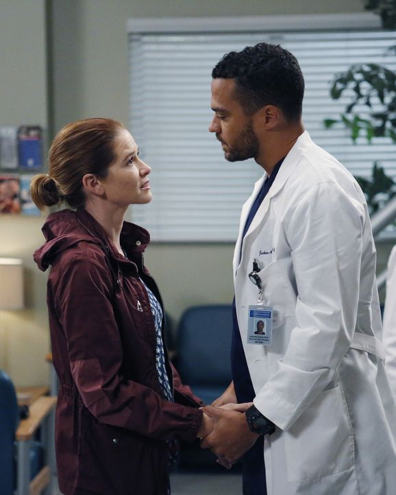Finden Jackson (Jesse Williams, r.) und April (Sarah Drew, l.) durch einen Patienten wieder zusammen? - Bildquelle: Tony Rivetti ABC Studios