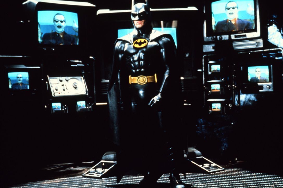 Batman (Michael Keaton, M.) ist bereit, den Kampf gegen Joker (Jack Nicholson) aufzunehmen. - Bildquelle: Warner Bros.