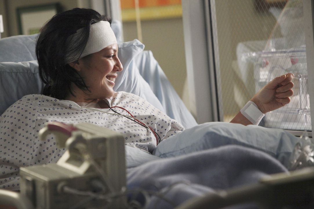 Während alle an einem Strang ziehen, um Callie (Sara Ramirez) während des schmerzvollen Weges zur Besserung beizustehen, behandelt Alex eine launi... - Bildquelle: ABC Studios