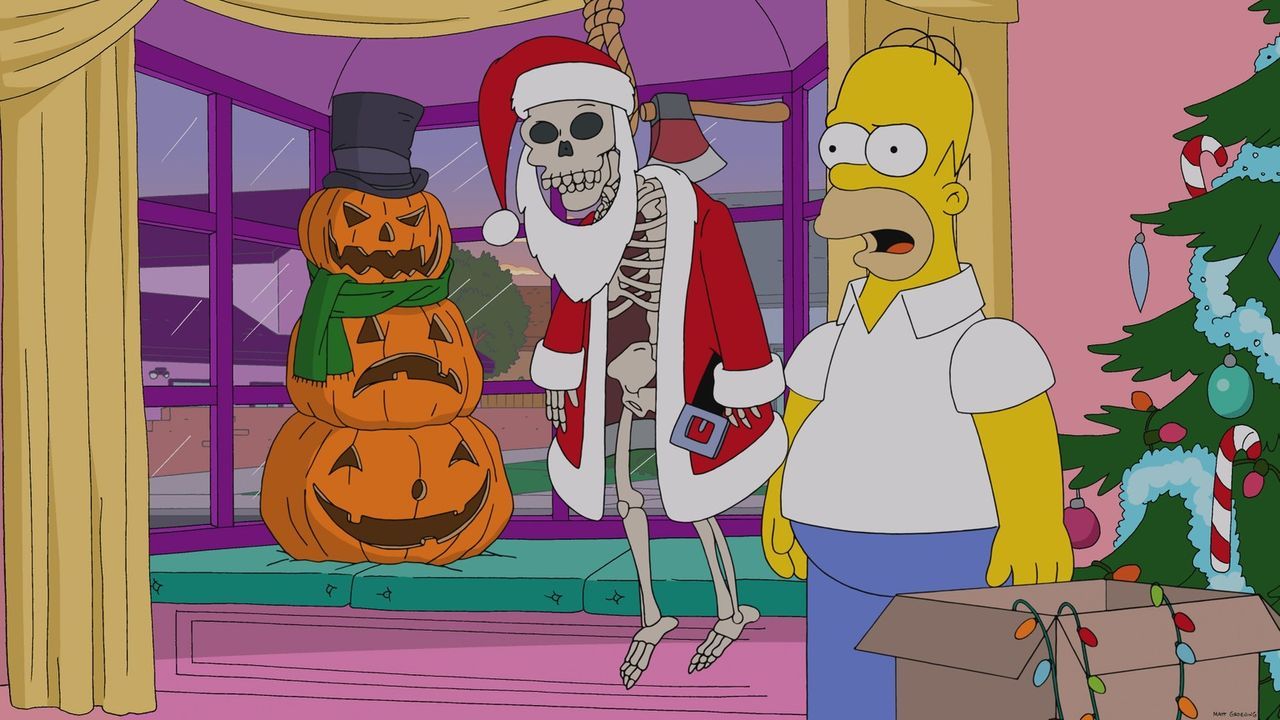 Irgendwas stimmt hier nicht: Was machen die Halloween-Monster zu Weihnachten in Homer Simpsons (r.) Haus? - Bildquelle: 2013 Twentieth Century Fox Film Corporation. All rights reserved.