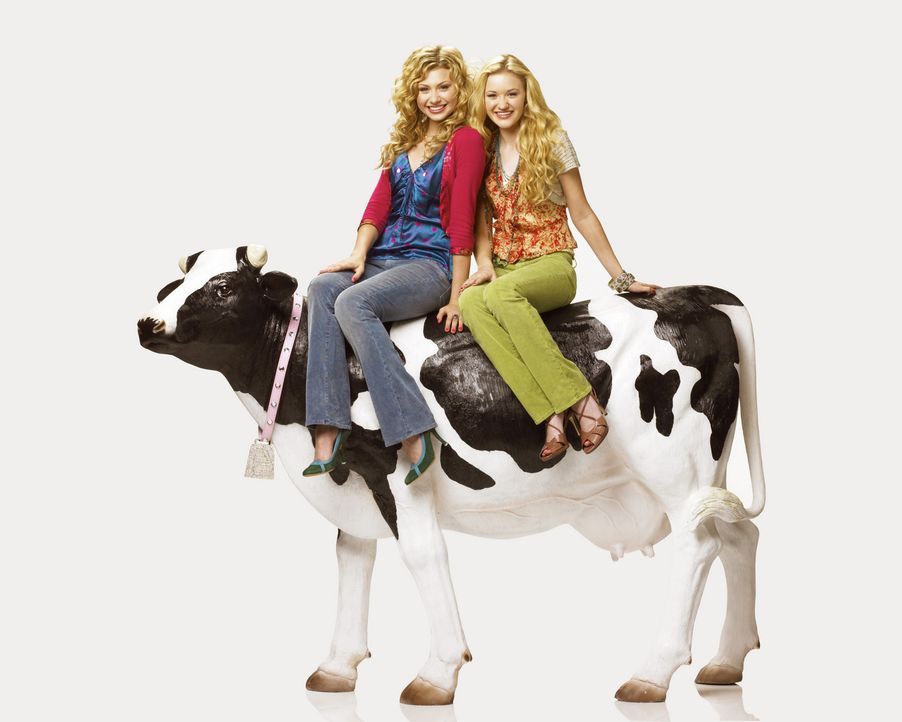 Die verwöhnten Zwillinge Taylor (Alyson Michalka, l.) und Courtney (Amanda Michalka, r.) leben jeden Tag wie Gott in Frankreich. Ihr Vater, ein erf... - Bildquelle: Buena Vista International Television
