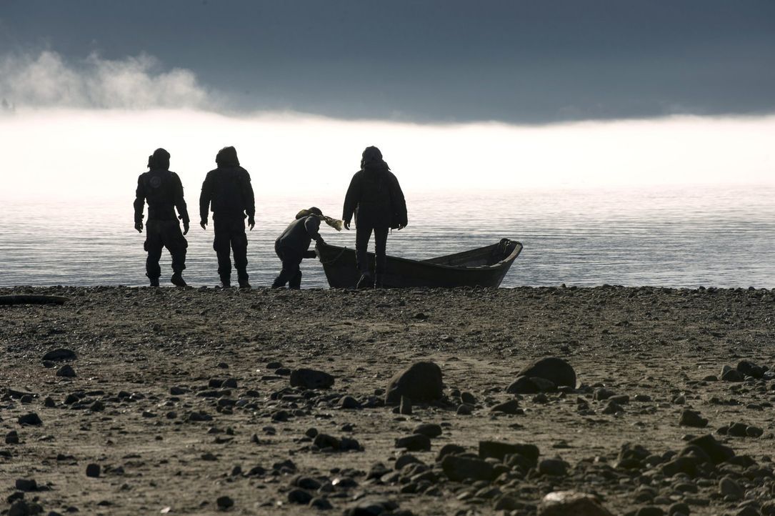 Die kleine Gruppe um Jaha und Murphy machen sich auf zu neuen Ufern ... - Bildquelle: 2014 Warner Brothers