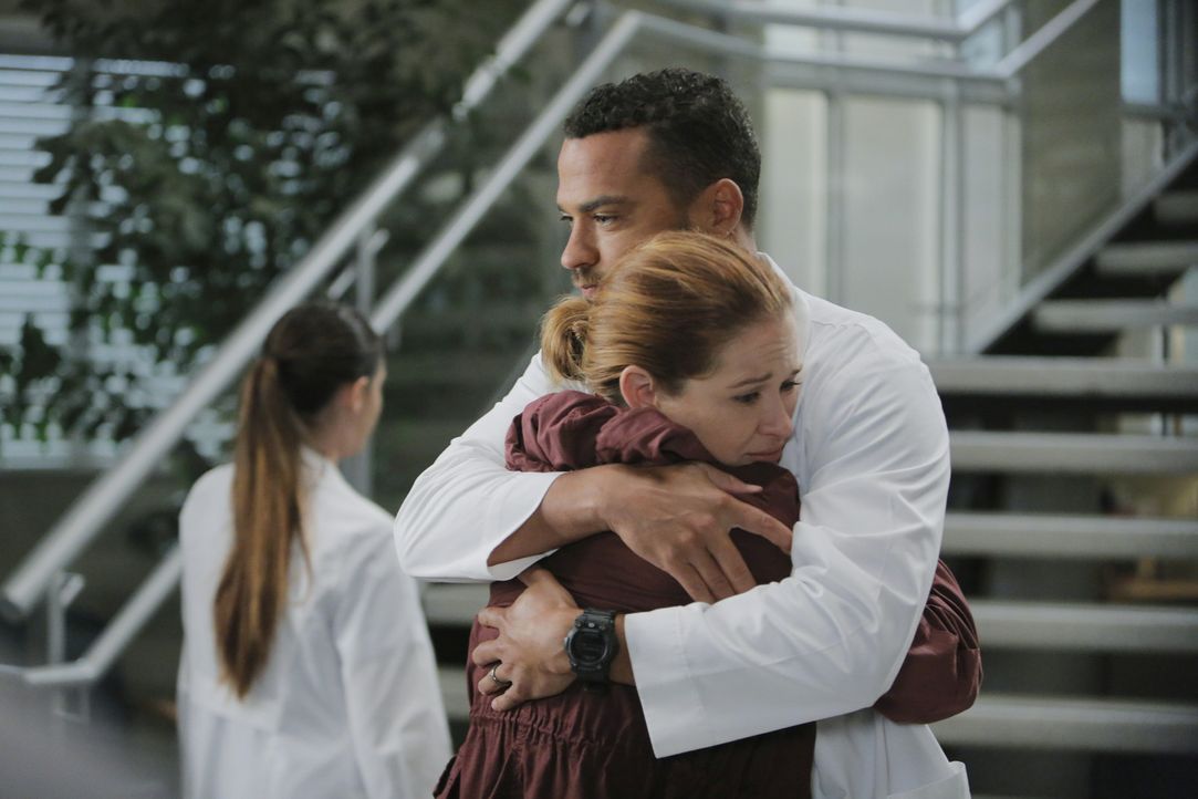 Haben sie doch noch eine Chance auf eine gemeinsame Zukunft? Jackson (Jesse Williams, r.) und April (Sarah Drew, l.) ... - Bildquelle: Tony Rivetti ABC Studios