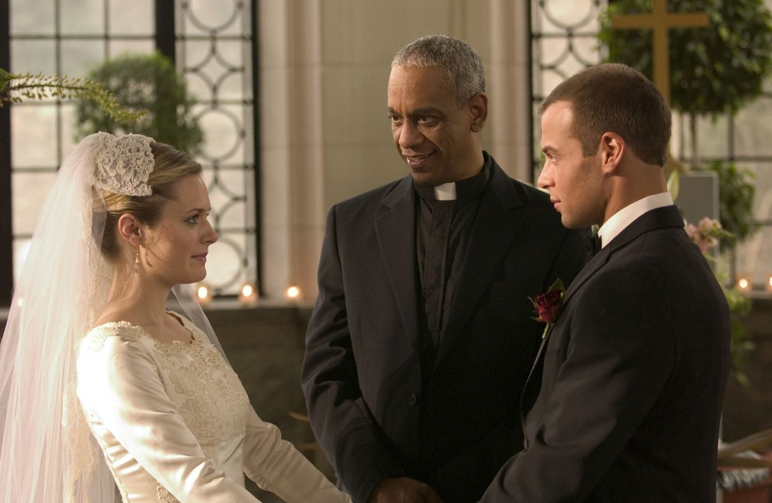 Michael (Joseph Lawrence, r.) und Kelly (Maggie Lawson, l.) sind fest entschlossen, zu heiraten. Doch bevor sie den großen Schritt wagen können, m... - Bildquelle: ABC Family