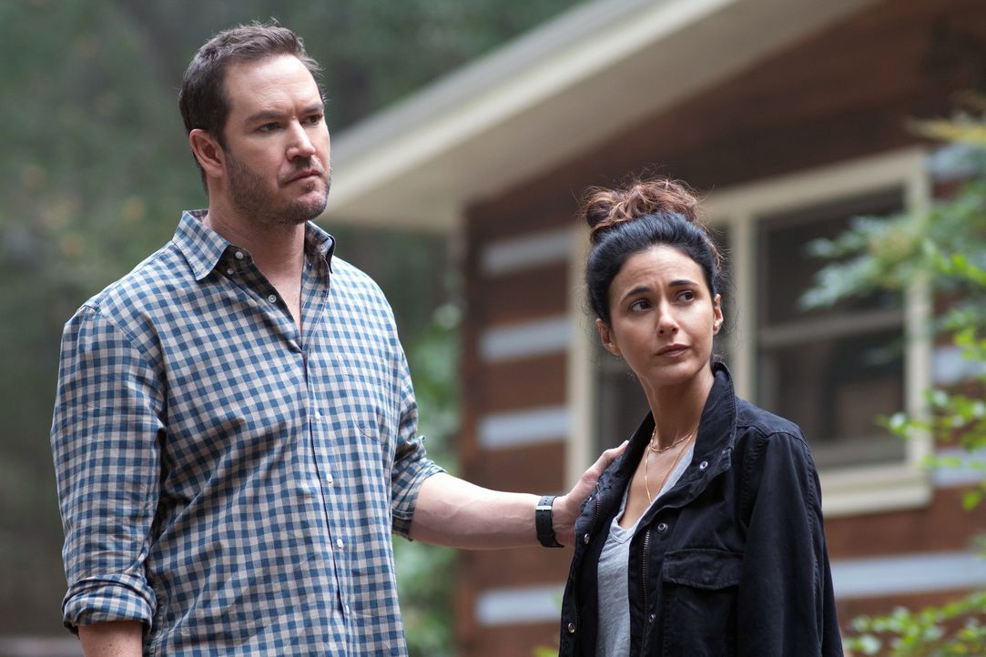 Brad Wolgast (Mark-Paul Gosselaar, l.); Dr. Lila Kyle (Emmanuelle Chriqui, r.) - Bildquelle: Erika Doss 2019 Fox and its related entities. All rights reserved. / Erika Doss