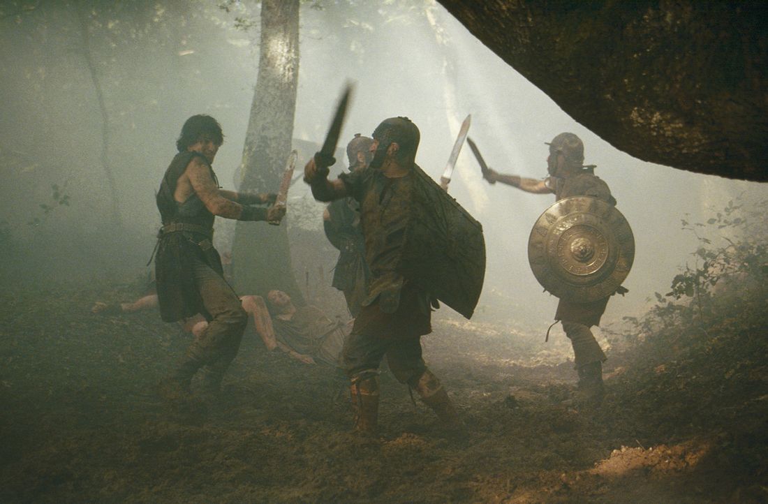 Ein Kampf auf Leben und Tod entbrennt zwischen Octavius (Santiago Cabrera, l.) und Antonius ... - Bildquelle: Hallmark Entertainment