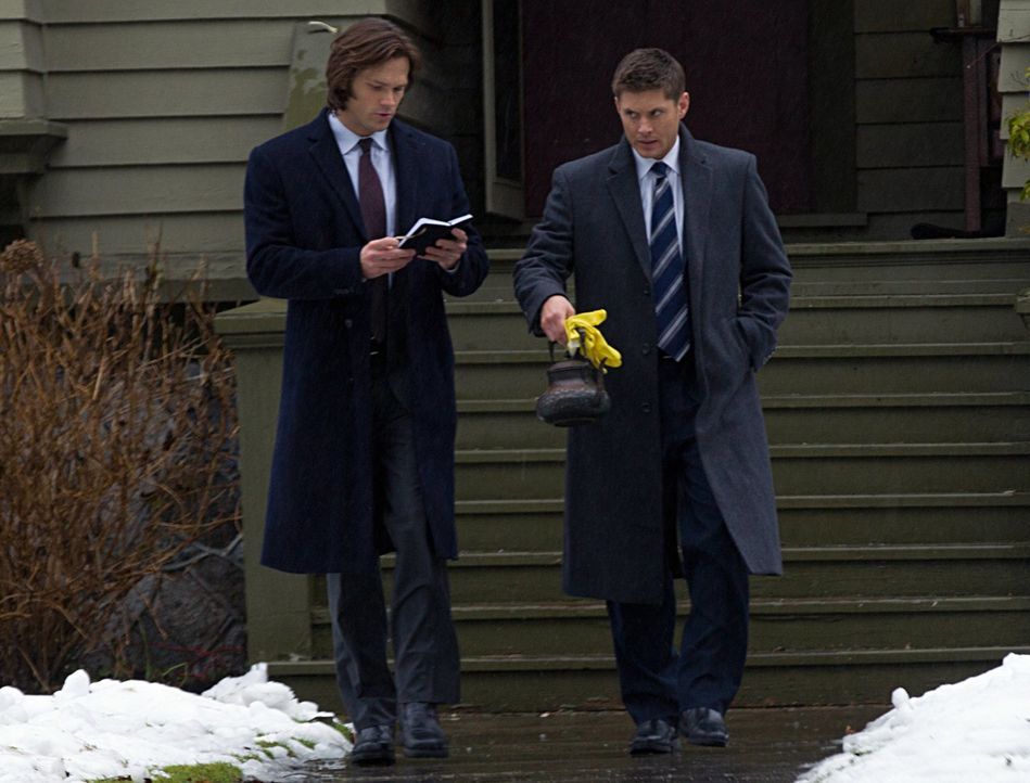 Im Kampf gegen das Böse: Sam (Jared Padalecki, l.) und Dean (Jensen Ackles, r.) ... - Bildquelle: Warner Bros. Television