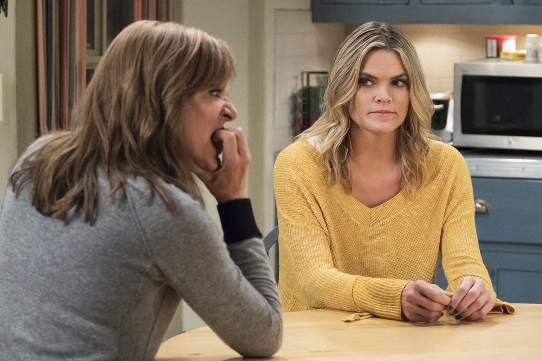 Bonnie (Allison Janney, l.) versucht, Natasha (Missi Pyle, r.) beizustehen, doch das ist gar nicht so einfach ... - Bildquelle: 2017 Warner Bros.