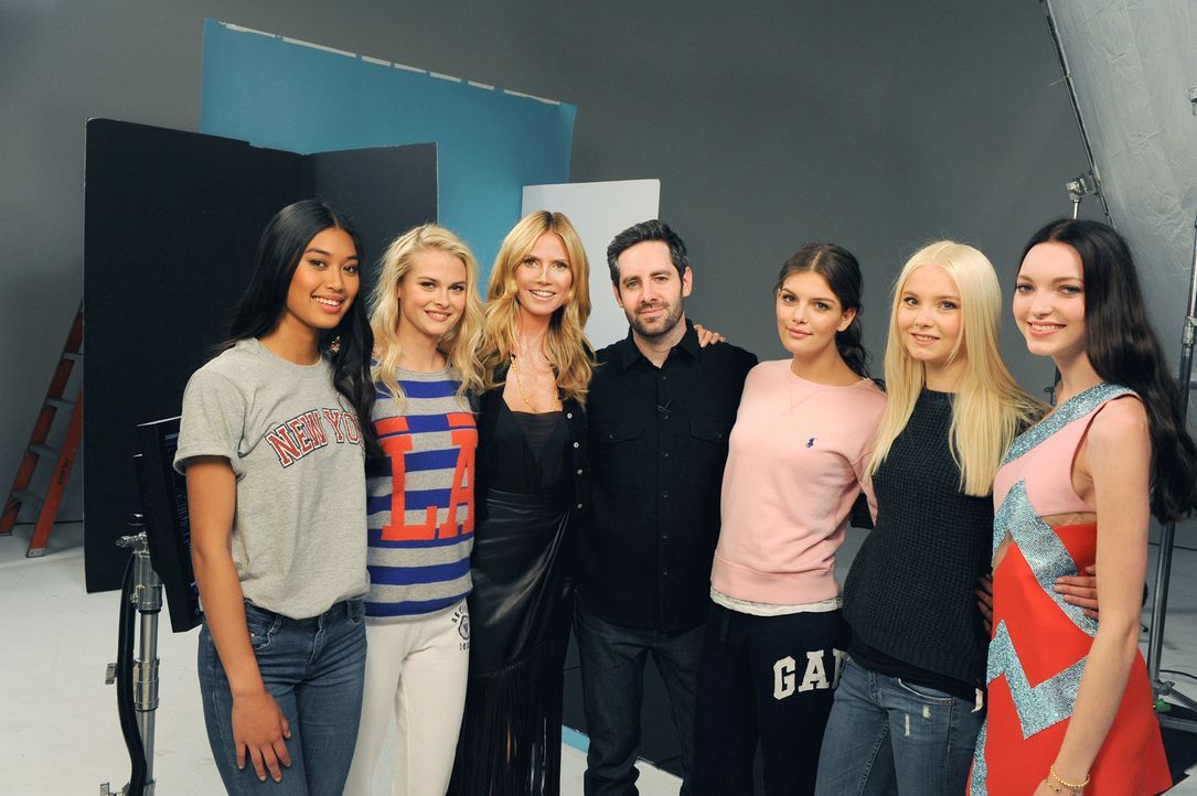 GNTM-Stf10-Epi14-Cosmo-Cover-Shooting-118-ProSieben-Micah-Smith - Bildquelle: ProSieben/ Micah Smith