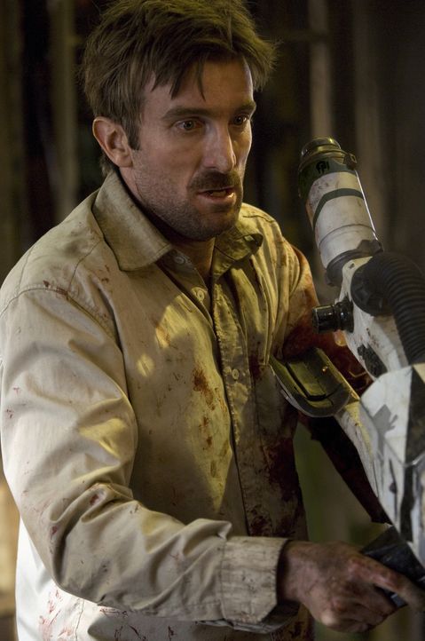 Unter Aliens: Als Wikus' (Sharlto Copley) gesamter Körper anfängt zu mutieren, entschließt sich sein Arbeitgeber, seinen wertvollen "Besitz" komp... - Bildquelle: 2009 District 9 Ltd. All Rights Reserved.