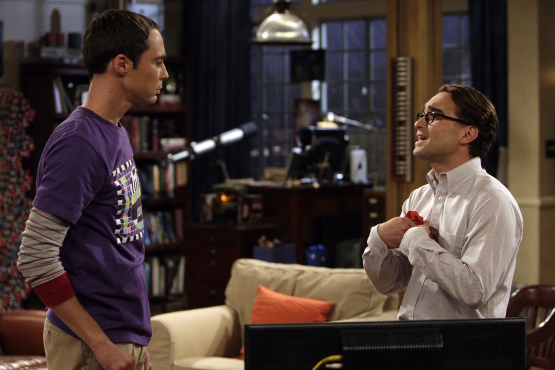 Da Penny einen neuen Freund hat, lässt sich Leonard (Johnny Galecki, r.) auf eine Beziehung mit seiner Kollegin Leslie Winkle ein. Sheldon (Jim Par... - Bildquelle: Warner Bros. Television