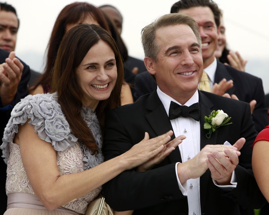 Sind sehr glücklich miteinander: Miranda (Diane Farr, l.) und Sheldon (Brian Benben, r.) ... - Bildquelle: ABC Studios