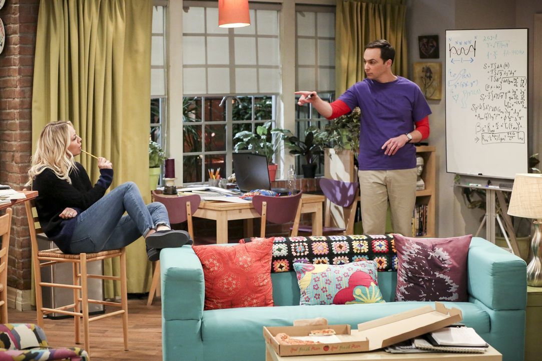Erstaunlicherweise entwickelt sich Penny (Kaley Cuoco, l.) für Sheldon (Jim Parsons, r.) zu einer Art wissenschaftlicher Muse ... - Bildquelle: Warner Bros. Television