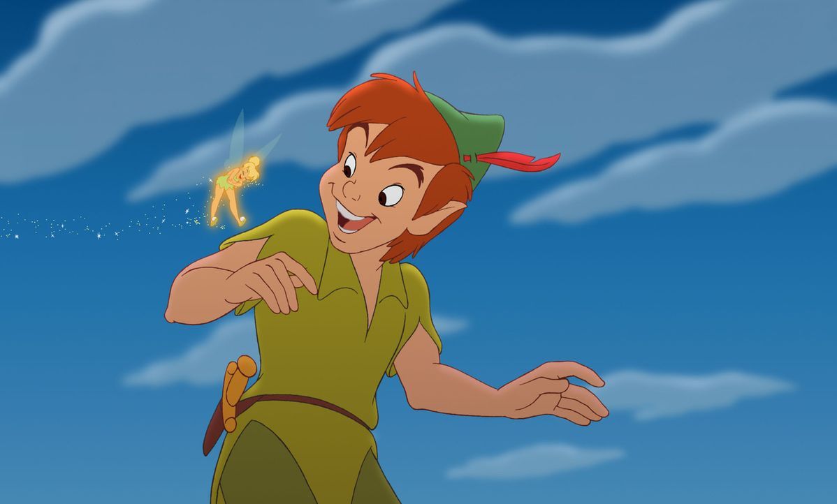 Seit vielen Jahren führen Peter Pan (r.) und die Fee Naseweis (l.) ein geruhsames Leben in Nimmerland. Doch dann wird Wendys kleine Tochter Jane vo... - Bildquelle: Disney