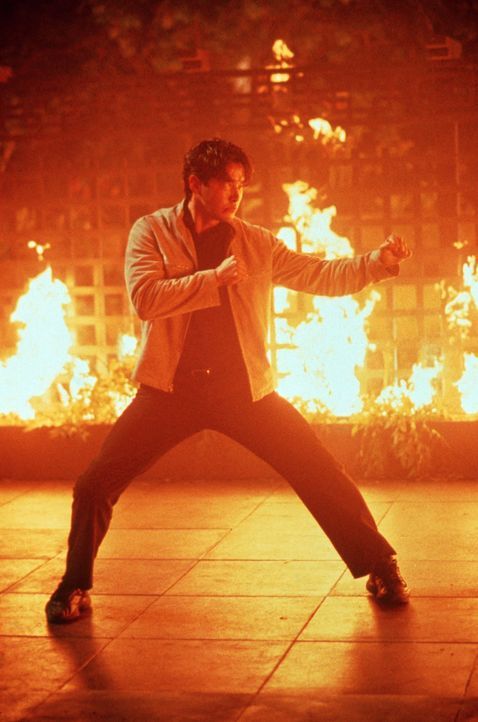 Mitleidslos verfolgt Kai (Russell Wong) seinen Plan ... - Bildquelle: Warner Bros. Pictures