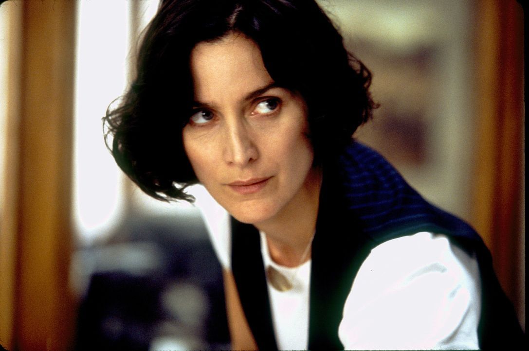 Nach der Ermordung eines Serienkillers wird FBI-Agentin Fran Kulok (Carrie-Anne Moss) klar, dass sie es mit einem einsamen, aber überaus intelligent... - Bildquelle: 2006 Sony Pictures Television International