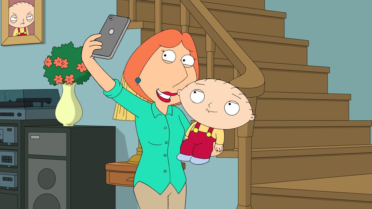 Lois Griffin (l.); Stewie Griffin (r.) - Bildquelle: 2021-2022 Fox Broadcasting Company, LLC. All rights reserved