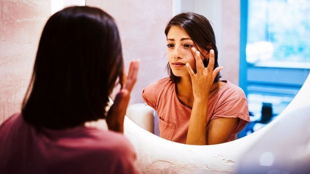 Was hilft gegen unschöne Tränensäcke? Wir haben effektive Beauty-Hacks für di...