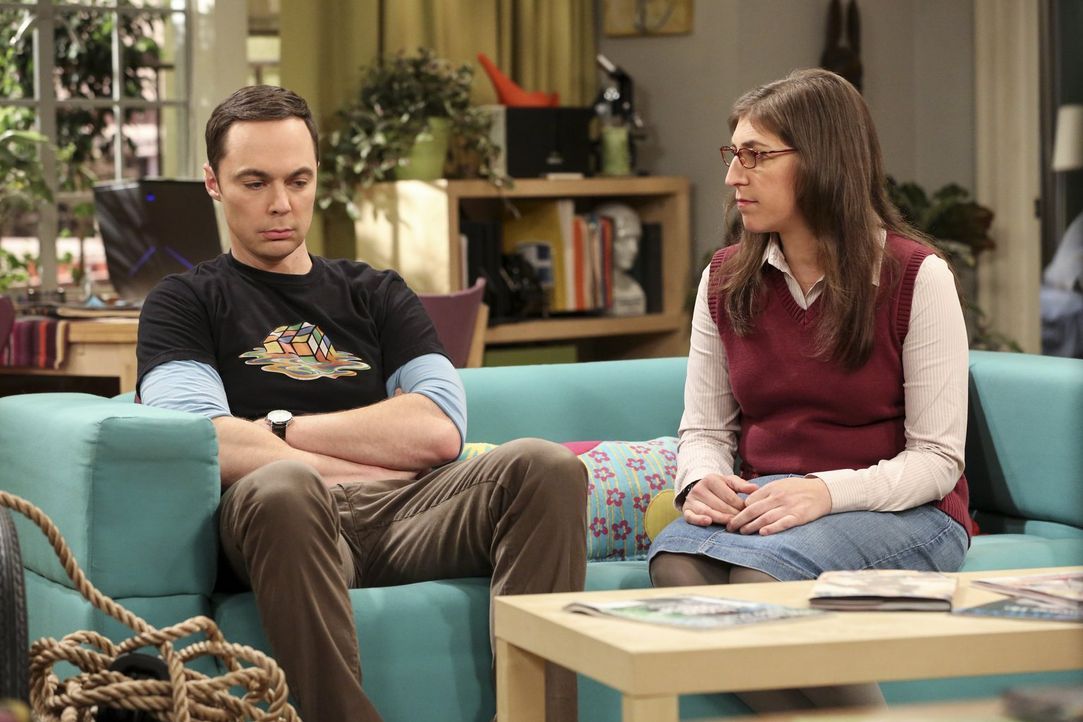 Sheldon (Jim Parsons, l.) versucht alles, um jung zu bleiben, was seine Amy (Mayim Bialik, r.) nicht richtig nachvollziehen kann ... - Bildquelle: 2016 Warner Brothers