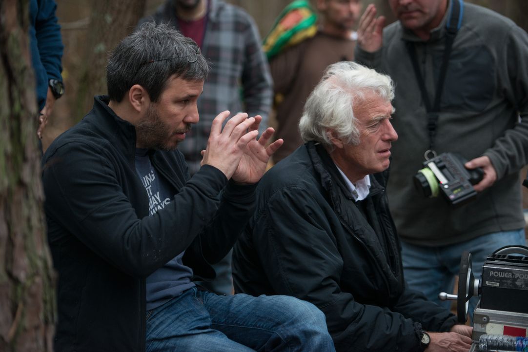Regisseur Denis Villeneuve (l.) und Kamermann Roger A. Deakins (r.) am Set - Bildquelle: TOBIS FILM. ALL RIGHTS RESERVED